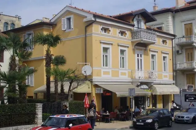 Apartment Center Opatija 0*,